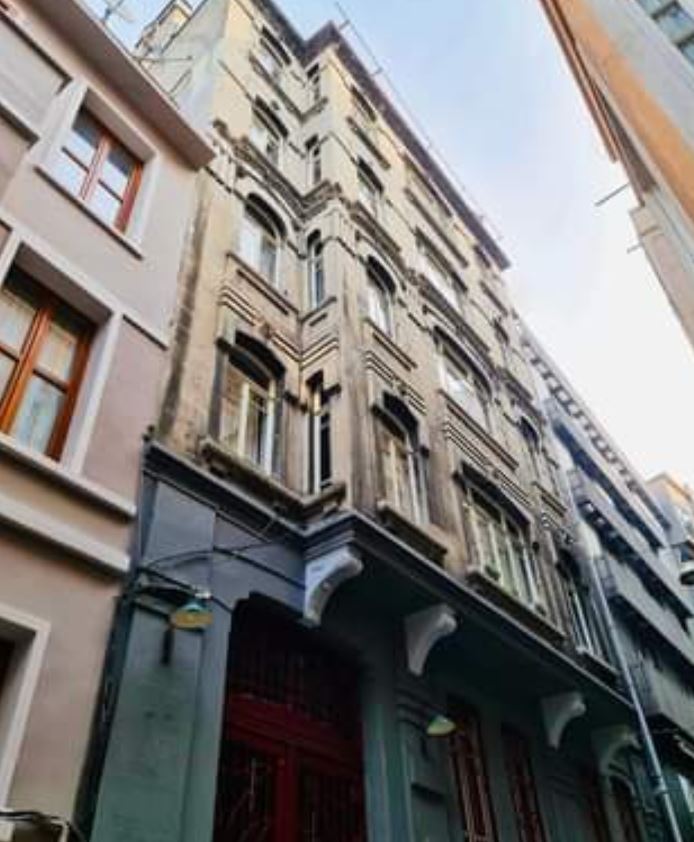 Masumlar Apartmanı satılıyor! İlk talip Bülent Ersoy oldu